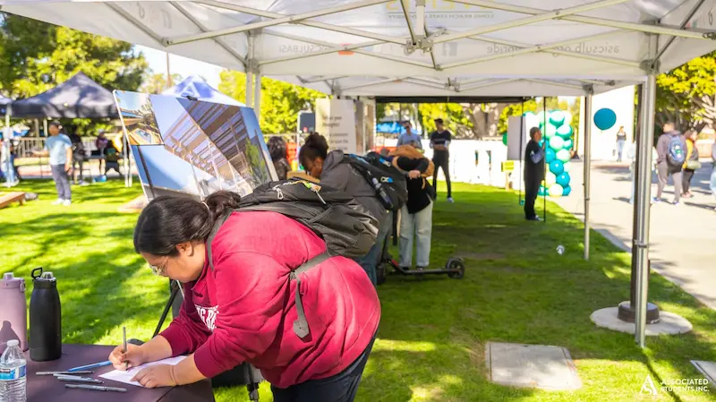 students voting