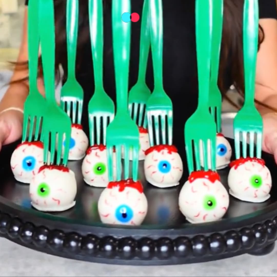 CAKE POP EYEBALLS